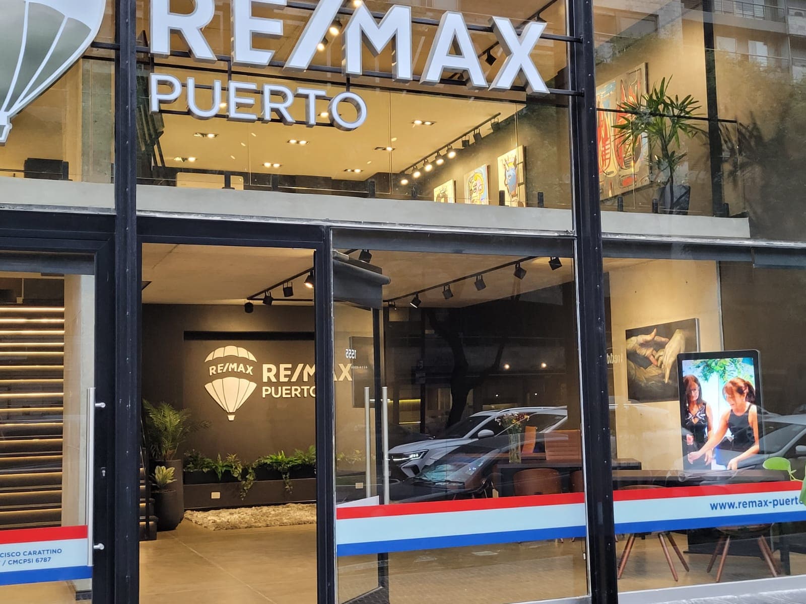 RE/MAX Puerto: señalética digital, vista principal